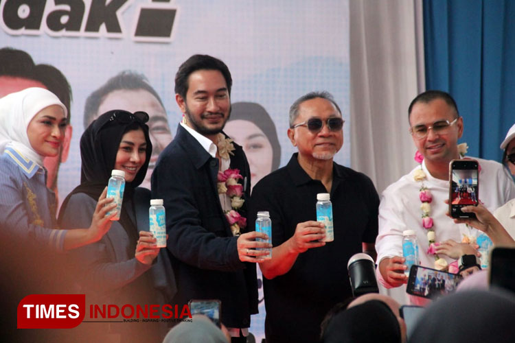 Mendag Zulkifli Hasan didampingi Raffi Ahmad kampanyekan Jeje Richie Ismail sebagai bakal calon Bupati Bandung Barat (Foto : Deni Supriatna /TIMES Indonesia)