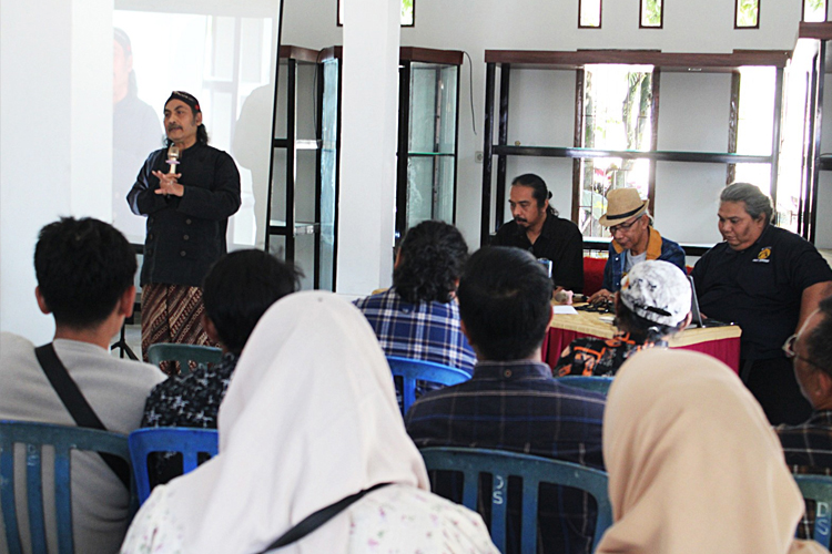 MAC UI bekerjasama dengan panitia Festival Tumang Fair, menyelenggarakan workshop seni budaya di Balai Desa Cepogo, Boyolali. (FOTO: dok pribadi)