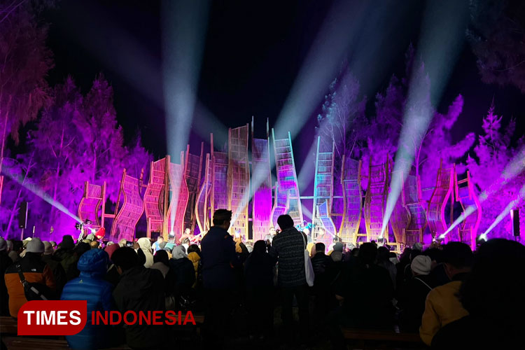Megahnya Jazz Gunung Bromo 2024 dengan Jamaah Al Jazziyahnya. (FOTO: Ryan H/TIMES Indonesia)