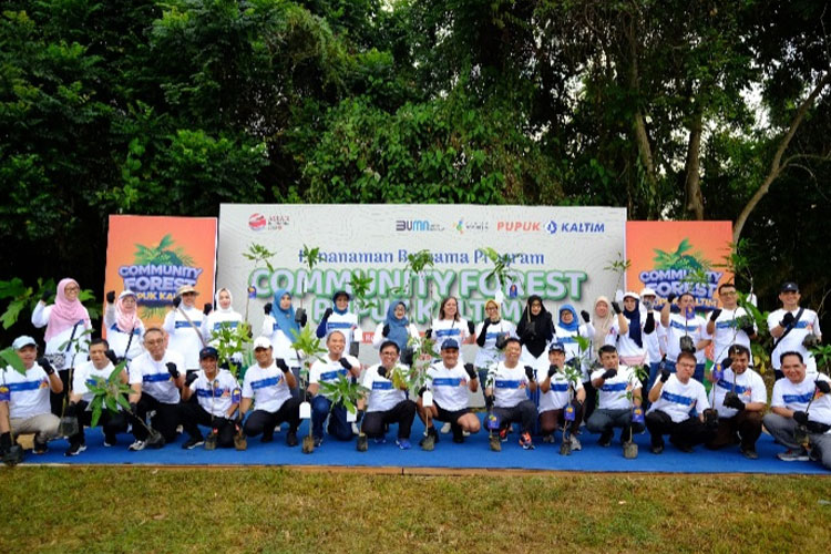 Direktur Pupuk Indonesia dan Pupuk Kaltim lanjutkan program Community Forest (Foto: Pupuk Kaltim For TIMES Indonesia)