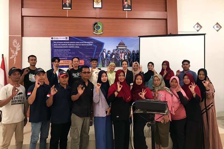 Tim Peneliti UB Malang Latih Desain Grafis dan Konten Digital Kelompok Strategis