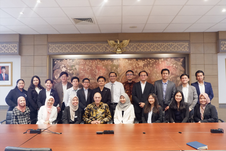 PPIDK Amerop melaksanakan pertemuan bersama Muhamad Wirda Prayogo atase pertahanan KBRI Den Haag di Brussels Center (17/7/2024). (Foto: PPIDK Amerop)