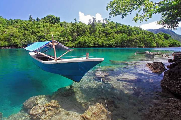 Pantai-Sulamadaha-terletak-2.jpg