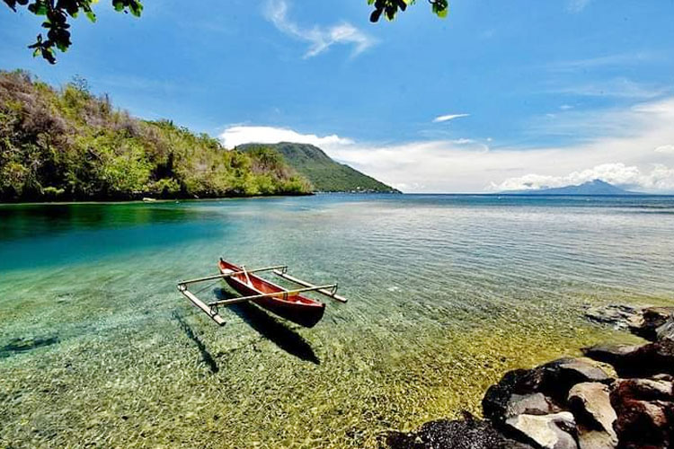 Pantai Sulamadaha, Cocok untuk Snorkling dengan Pesona Bawah Laut yang Menawan