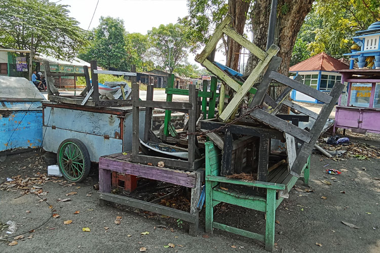 Tumpukan-Material-Pedagang-2.jpg