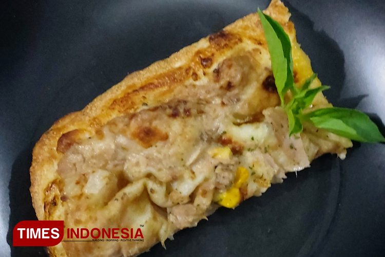 Tuna Melt Pizza ala one of the most popular chain store in the world. (Photo: Khodijah Siti/TIMES Indonesia)