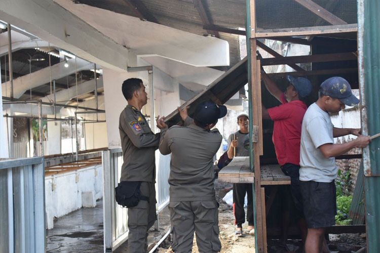 Penataan dan penertiban pasar daging Arimbi, Pegirian, Surabaya. (FOTO: Pemkot Surabaya)