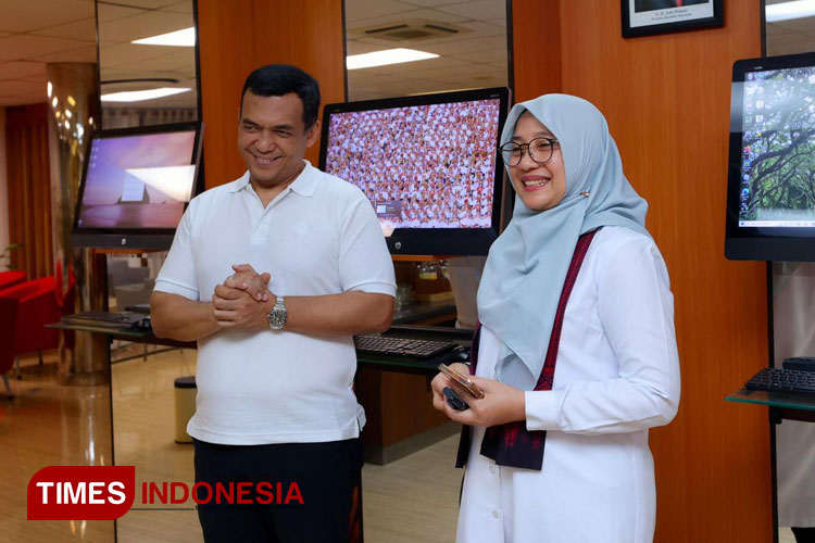 Bupati Banyuwangi Ipuk Fiestiandani Azwar Anas di kantor Imigrasi Banyuwangi (Foto: Humas Pemkab Banyuwangi for TIMES Indonesia)
