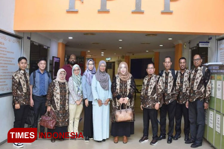 Delegasi Dosen FEB Unisma Malang menjadi dosen tamu di Universitas Tun Husin onn Malaysia.