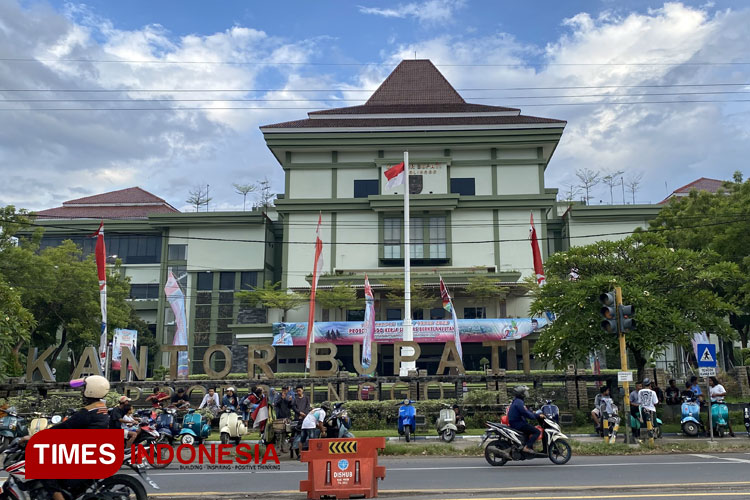 Gedung Pemkab Probolinggo di jantung Kota Kraksaan. (Foto: Dokumen/TIMES Indonesia)