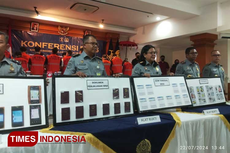 Lakukan Bisnis Ilegal, Imigrasi Ngurah Rai Amankan 10 WNA Tiongkok