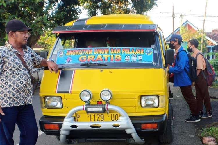 Enaknya Jadi Pelajar di Banyuwangi, Berangkat Sekolah Naik Angkutan Gratis