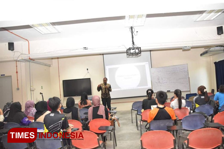 mahasiswa-Universitas-Tun-Husin.jpg