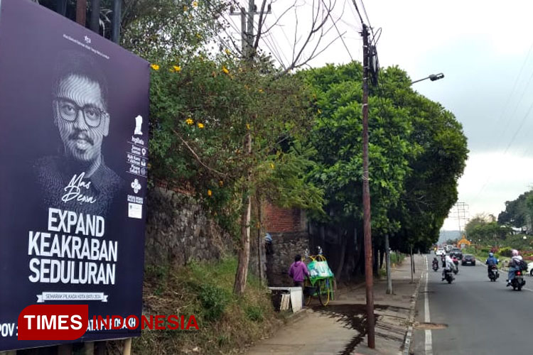Baliho dan Banner Kresna Dewanata Phrosakh, yang banyak terpasang di Kota Batu direspon positif oleh kaum muda Kota Batu. (Foto: Muhammad Dhani Rahman/TIMES Indonesia)