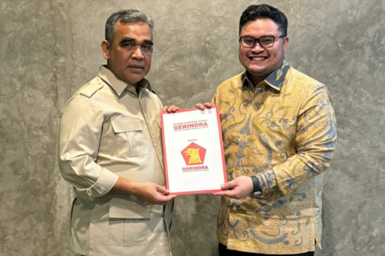 Hanindhito Himawan Pramana saat menerima rekomendasi dari Sekjen Partai Gerindra Ahmad Muzani (foto : dok Gerindra)