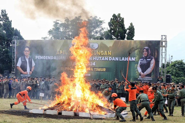 Simulasi-penanganan-bencana-Karhutla-dalam-Apel-Siaga-Gabungan-Pengendalian-Kebakaran-Hutan.jpg