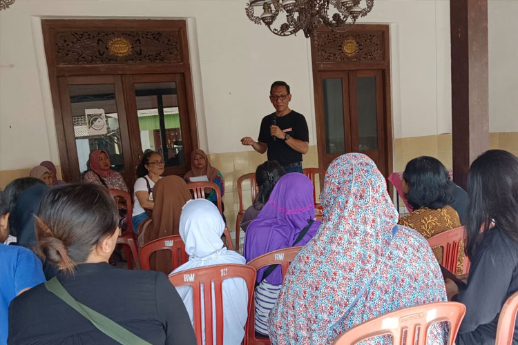 Wakil Ketua KADIN DIY yang juga aktivis pembina UMKM di Kota Yogyakarta, Wawan Harmawan saat menyampaikan materi pelatihan. (FOTO: dok. ist)