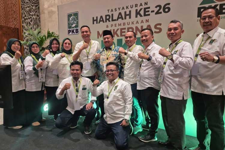 H. Warsubi Bacabup Jombang yang diusung oleh PKB menghadiri Harlah PKB di Jakarta bersama anggota DPRD F-PKB terpilih, Selasa (23/7/2024) malam. (FOTO: PKB Jombang for TIMES Indonesia)