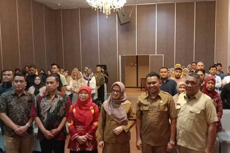 Foto bersama dalam pelatihan bagi pengusaha rokok untuk meningkatkan kualitas tembakau dengan sistem Redrying dan Threshing, Selasa ( 23/7/2024) di Hotel Miami Kepanjen Kabupaten Malang.