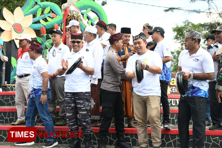 Keberangkatan-pembalap-sepeda-3.jpg