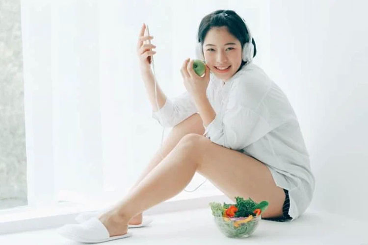 Ilustrasi - Tips memperbaiki mood atau susasana hati dengan mengkonsumsi makanan sehat (Foto: Hellosehat)