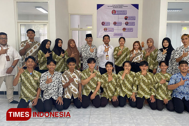 Suasana pelatihan bahasa Jepang yang digelar BLK Komunitas Bala Wangi Training, Desa Kesilir, Kecamatan Siliragung, Banyuwangi. (FOTO: Syamsul Arifin/TIMES Indonesia)