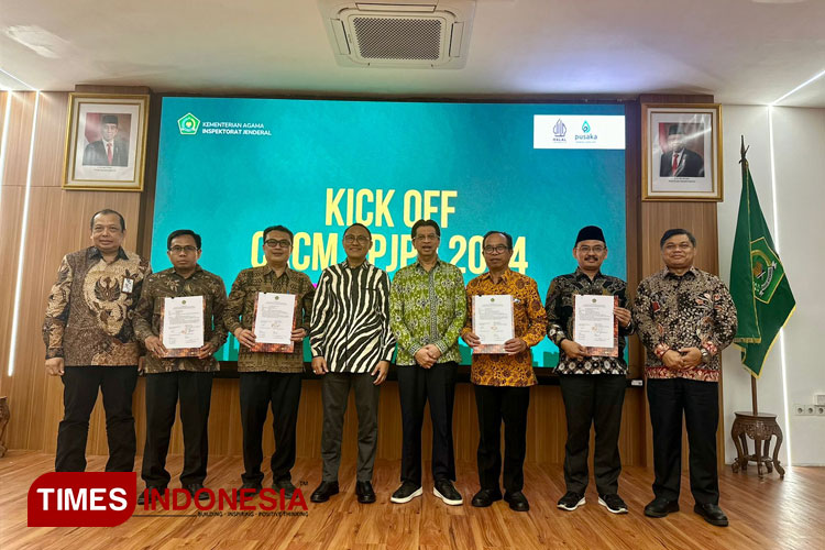 Irjen Kemenag dan Kepala BPJPH Aqil Irham dalam inisiasi pengawasan berbasis CACM. (FOTO: dok. Itjen for TIMES Indonesia)