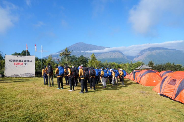 Ratusan Pendaki Gabung Kelas Mountain & Jungle Course EIGER 2024 di Gunung Rinjani pada Rabu (24/7/2024). (Foto: Eiger Adventure for TIMES Indonesia)