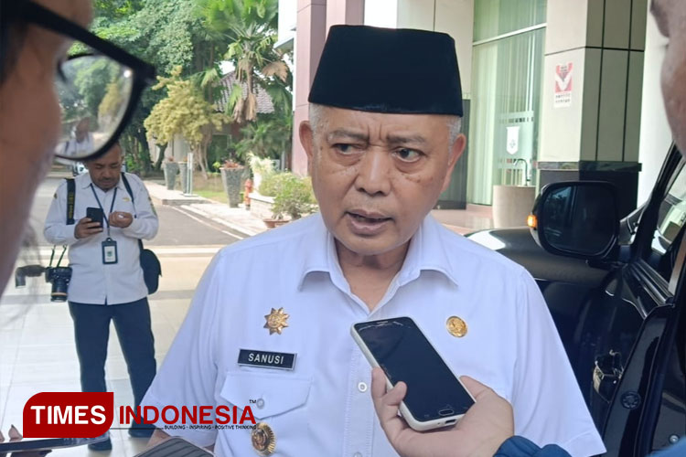 Bupati Malang, HM Sanusi, saat dimintai keterangan wartawan. (FOTO: Amin/TIMES Indonesia)