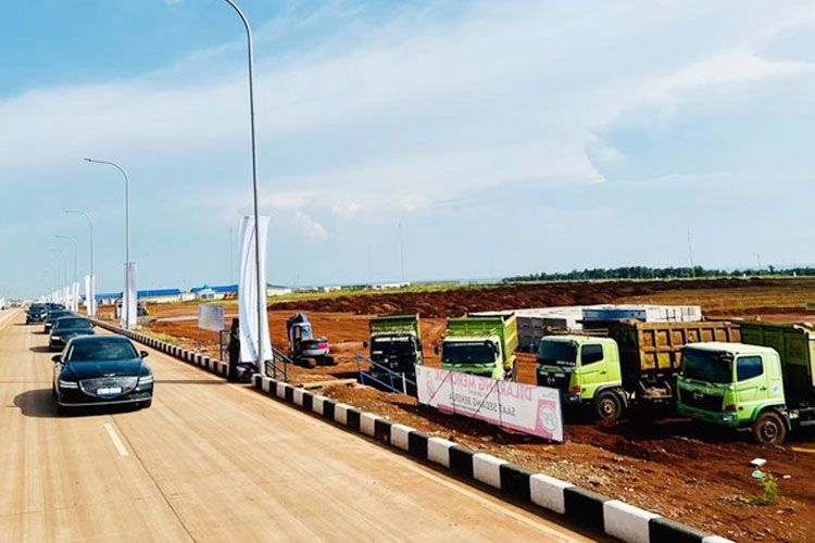 Rombongan Presiden Jokowi ke Kawasan Industri Terpadu Batang (KITB) di Kabupaten Batang, Jawa Tengah. (FOTO: Dok. Biro Pers Sekretariat Presiden)