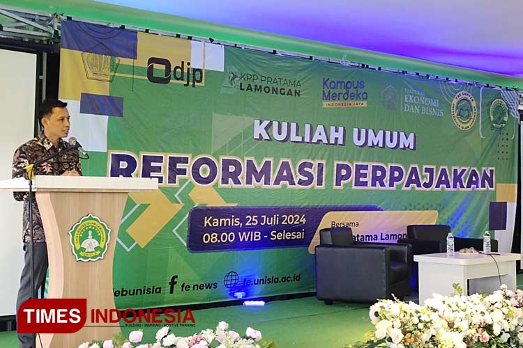 Kepala Seksi Pengawasan I KPP Pratama Lamongan FX Herry Setiawan Kepala Seksi Pengawasan I KPP Pratama Lamongan membuka kuliah umum di aula lantai 3 Pasca Sarjana Unisla, Kamis (25/7/2024). (Foto: Moch. Nuril Huda/TIMES Indonesia)
