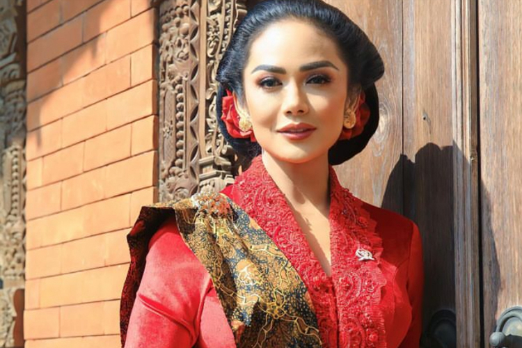 Calon kepala daerah sekaligus artis/penyanyi, Krisdayanti. (Foto: Dok. Instagram Krisdayantilemos)