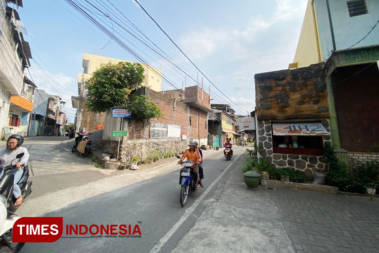 Terekam CCTV, Aksi Jambret HP di Kota Malang Bikin Heboh Warga