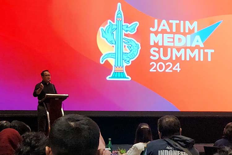 Pj Gubernur Jawa Timur, Adhy Karyono saat memberi sambutan dalam Jatim Media Summit 2024 di Surabaya, Kamis (25/7/2024). (Foto: Hainor Rahman/TIMES Indonesia).