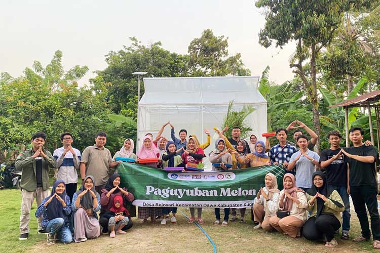 Paguyuban Petani Melon Muria Dilatih Tim PPK Orma UMK Semai Bibit Hidroponik.