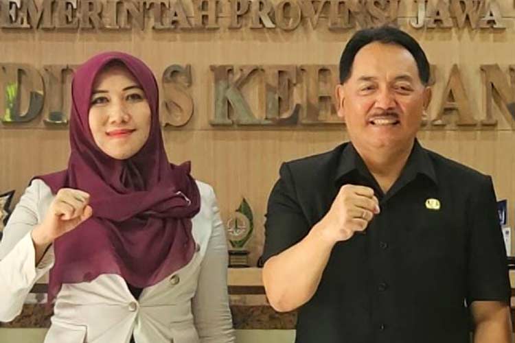 Kepala Dinas Kehutanan Pemprov Jatim, Dr. Ir. Jumadi, M.MT, saat menerima dikunjungi senator terpilih Dr. Lia Istifhama, M.E.I di kantornya. (foto: dok sahabat Ning Lia)