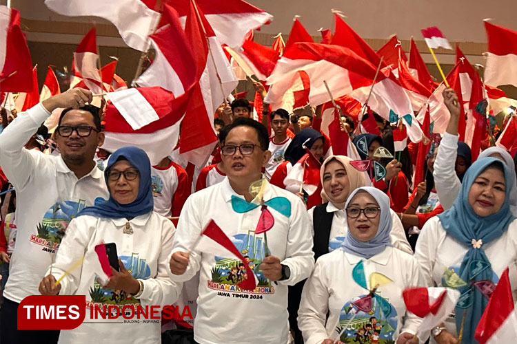 Pj Gubernur Adhy saat perayaan Hari Anak Nasional Jawa Timur 2024 bersama UNICEF di Novotel Samator Surabaya, Jumat (26/7/2024). (FOTO: Lely Yuana/TIMES Indonesia)