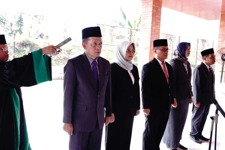 Prosesi pelantikan para pejabat Tinggi Pratama di Taman Bahari Majapahit, Jumat (26/7/2024). (Foto: Dok. Kominfo Kota Mojokerto)