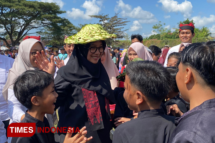 Bupati Banyuwangi Ajak Masyarakat Lindungi dan Sejahterakan Anak di Festival Memengan 2024