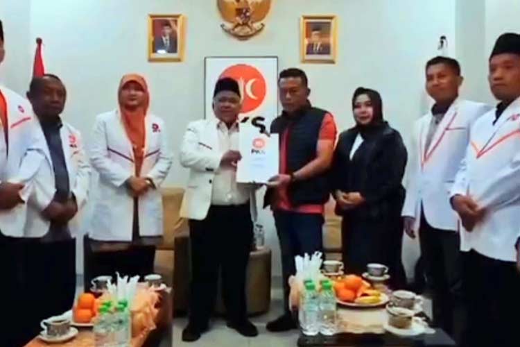 Pilkada Ponorogo 2024, PKS Serahkan SK untuk Pasangan Sugiri Sancoko-Lisdyarita