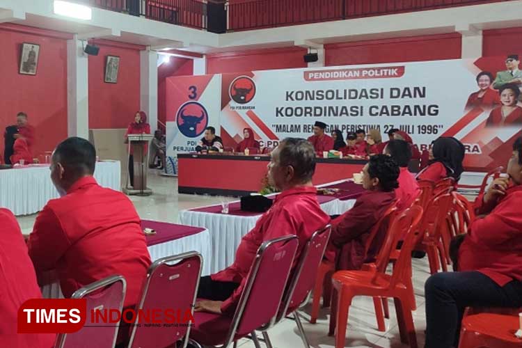Malam perenungan peristiwa 27 Juli 1996 (Kudatuli) di gedung DPC PDI Perjuangan Banjarnegara. (FOTO: Muchlas Hamidi/TIMES Indonesia)