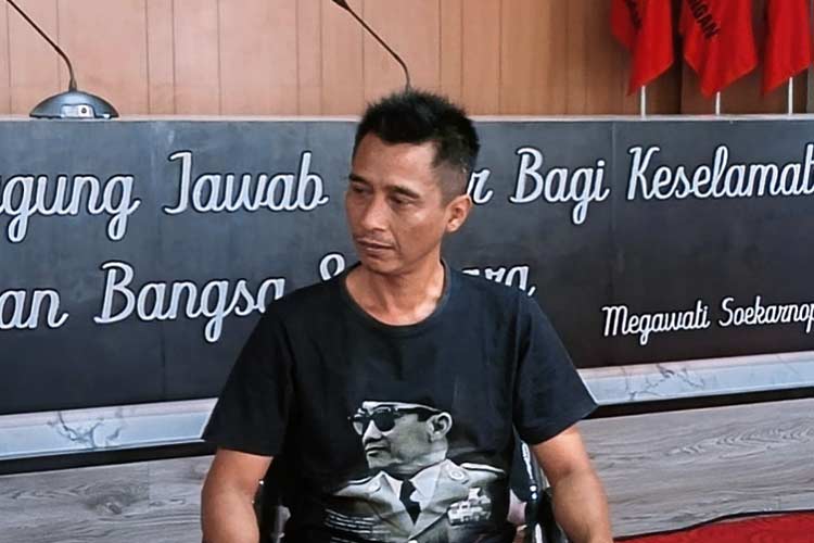 Sekretaris DPC PDI Perjuangan Pangandaran Riki Zulfikri paparkan Kerusuhan Dua Puluh Tujuh Juli 1996. (Foto: Syamsul Ma'arif/TIMES Indonesia)
