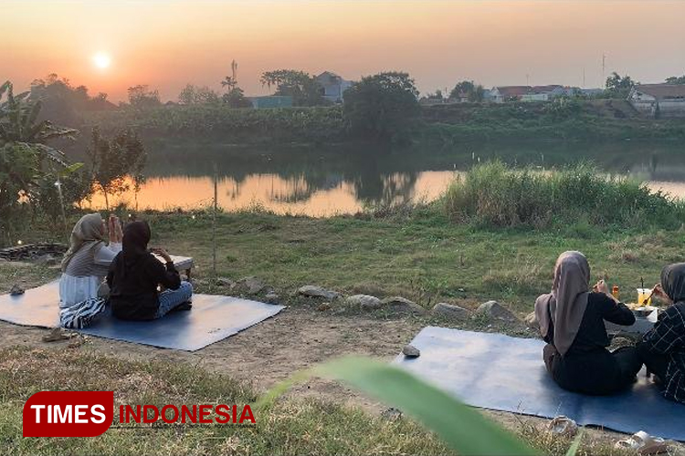 Menikmati Senja di Pinggir Sungai Brantas Jombang - TIMES Indonesia