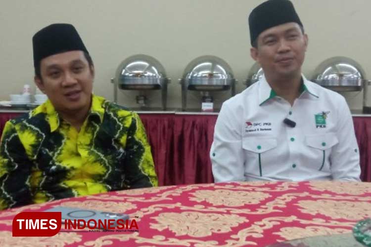 Syamsul-Sindy pasangan bakal calon Bupati dan Wakil Bupati Cilacap yang diusung PKB dan Golkar. (FOTO: Estanto Prima Yuniarti/TIMES Indonesia)
