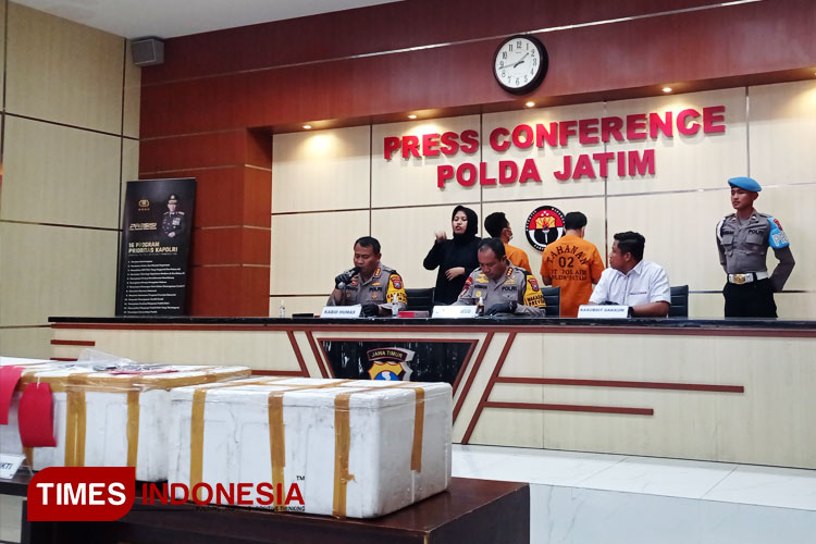 Benih benur lobster 4 box yang akan dikirim ke pengepul berhasil diamankan tim inten Pol Airud Polda Jatim. (FOTO: Hamida/TIMES Indonesia)