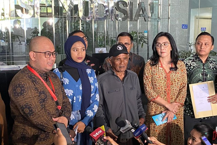 Keluarga Dini Sera Bakal Laporkan Hakim yang Memvonis Bebas Ronald Tannur ke MA
