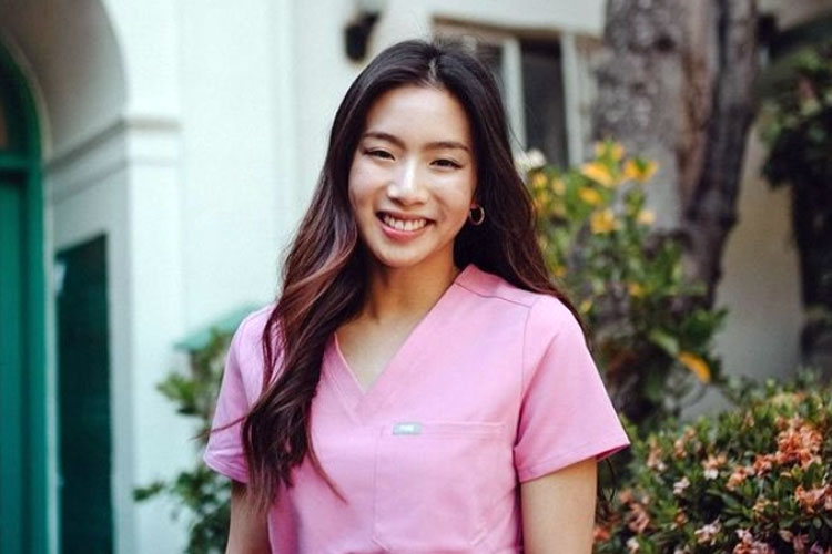 Mikirai perawat yang membagikan pengetahuan tentang mengapa kita digigit nyamuk.(FOTO: Instagram Mikirai)