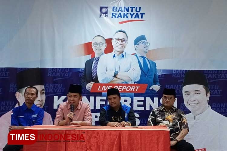 Konferensi pers konsolidasi PAN Jember dengan Gus Fawaid. (FOTO: M. Abdul Basid/TIMES Indonesia)