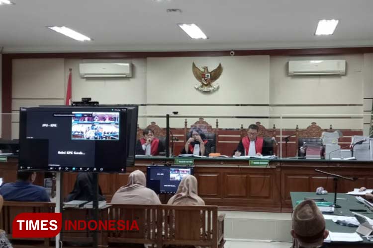 Sejumlah saksi kasus pemotongan insentif ASN BPPD dengan terdakwa Siskawati saat sidang lanjutan di pengadilan tindak pidana korupsi (Tipikor). (Foto: Rudi Mulya/TIMES Indonesia)
