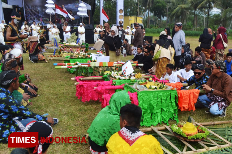 Sembilan-nasi-tumpeng.jpg